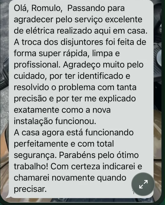 Print real de WhatsApp: cliente residencial agradecendo pela troca de disjuntores